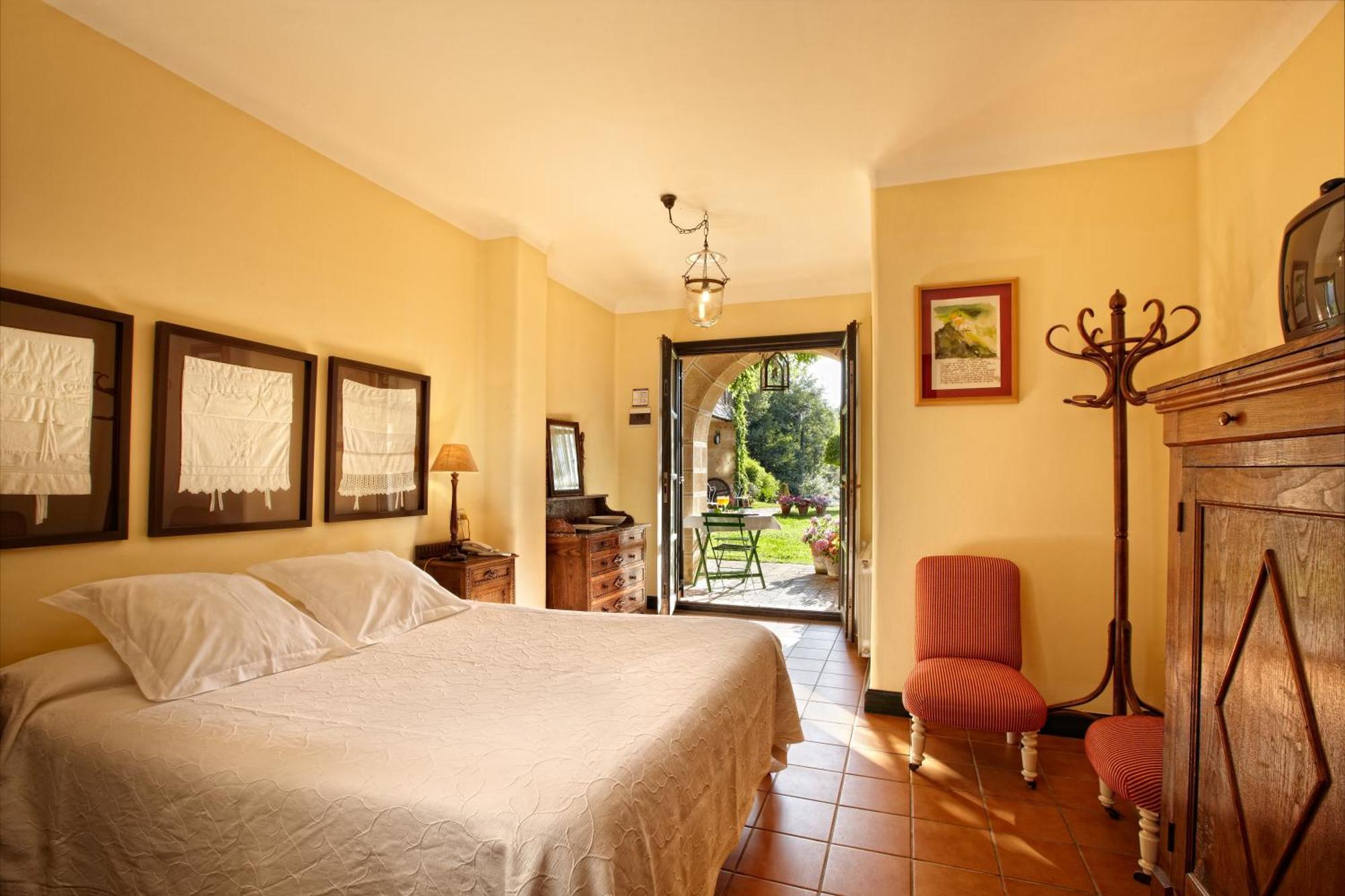 Hotel Ibarra Llantada Buitenkant foto