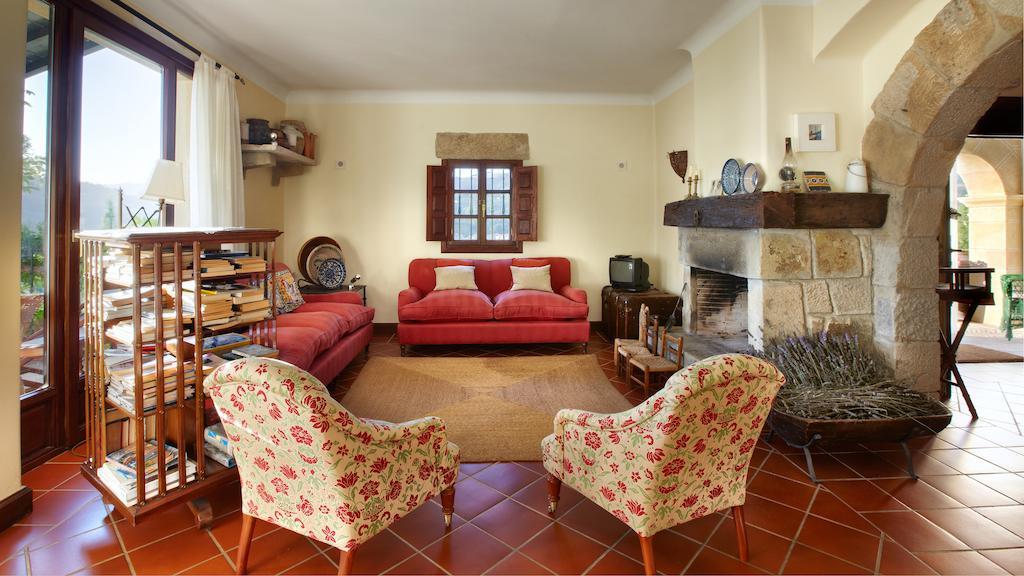 Hotel Ibarra Llantada Buitenkant foto